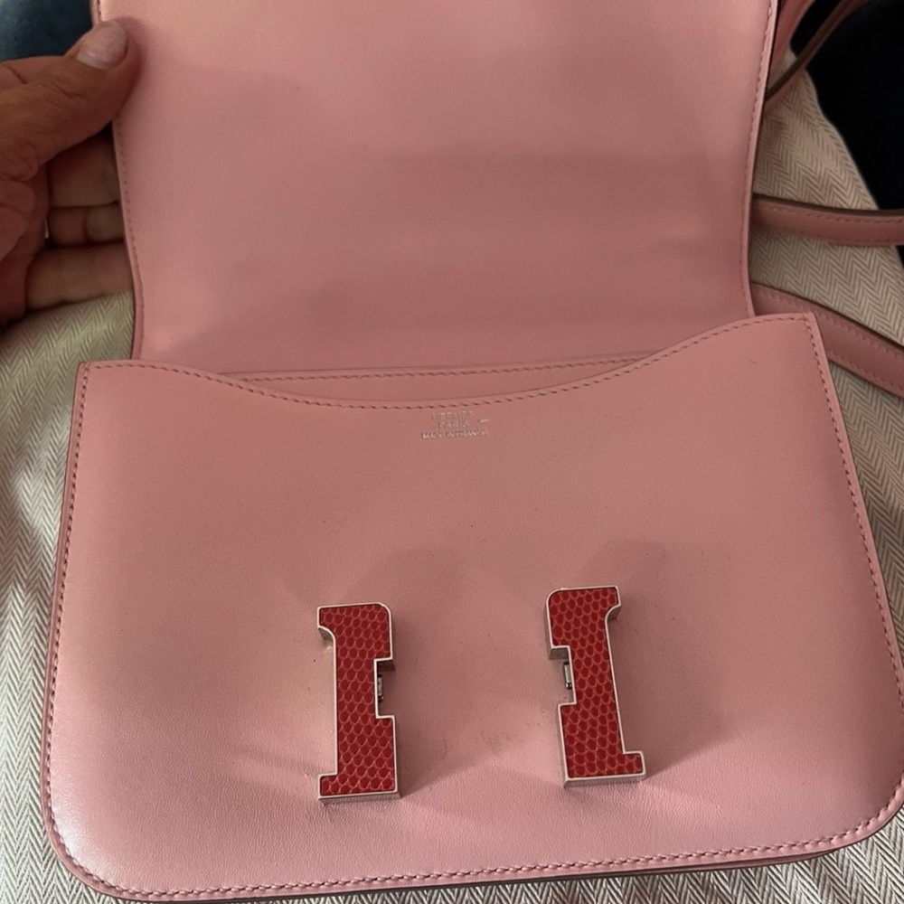 Hermes Rose Sakura Bougainvillea Lizard
Constance mini 18/19 handbag rare!! - Picture 4 of 6